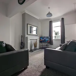 https://seymour-holiday-home-free-allocated-parking.hotelsin-chester.com