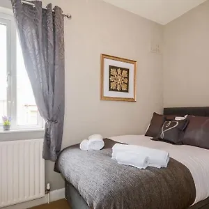 New - Prospect , City Centre Terraced House Holiday home