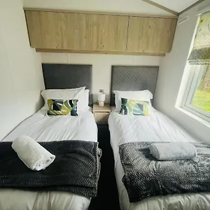 Hideaway Retreat With Hot Tub Holiday home