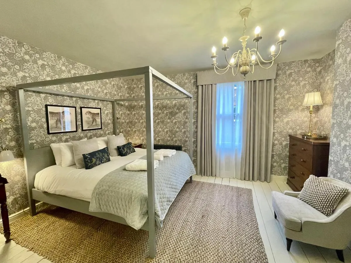 Stay At No 4 York Centre
